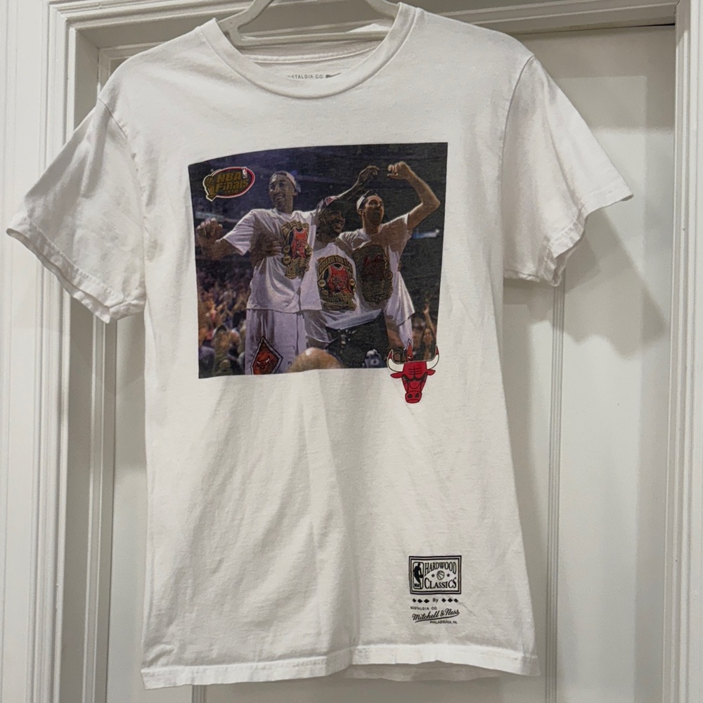 Mitchell & Ness White NBA Graphic Tee